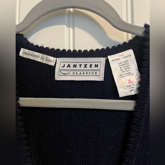 Vintage Jantzen Women's Floral Embroidered by Hand Knit Navy Blue Vest, Size M - Picture 4 of 12